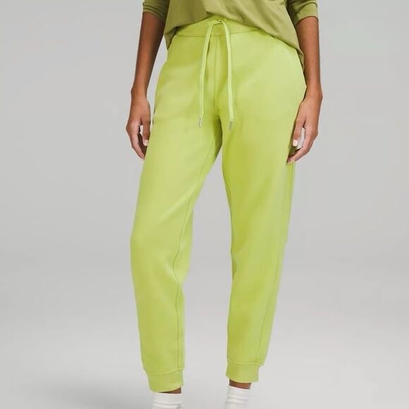 Lululemon Scuba joggers sweatpants Wasabi lime green size 6 - Picture 1 of 7